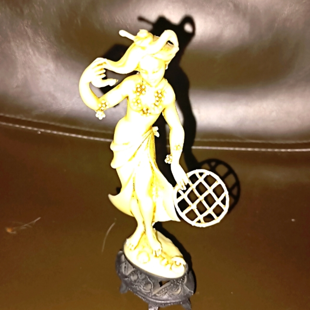 Vintage Italy Asian dancer figurine.